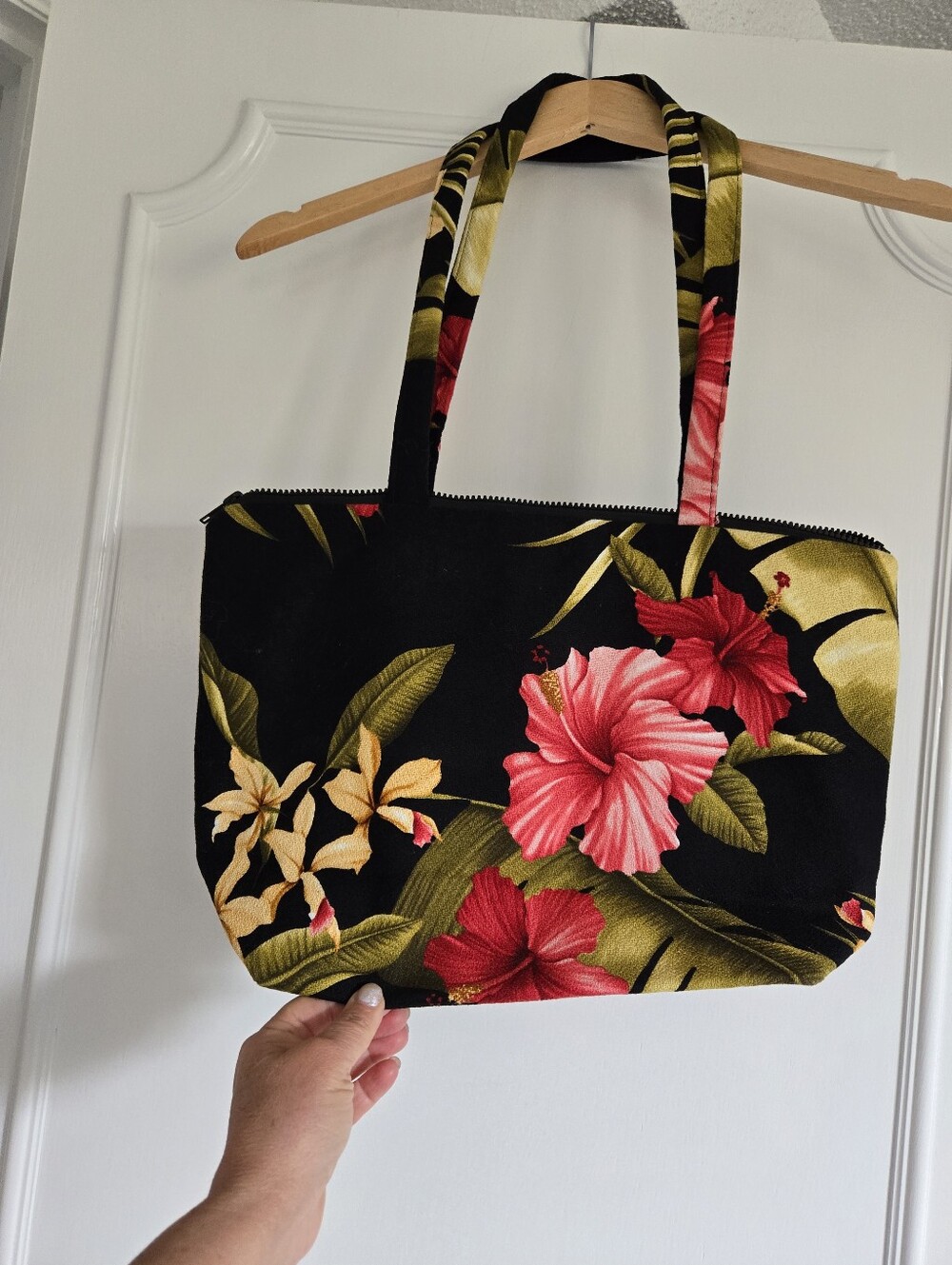 Kauai Rose Floral Hibiscus Zipper Closuree Tote Bag - Black and Pink
